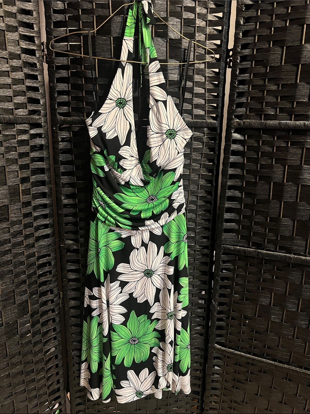 Floral Halter Midi Dress in Black, Green & White
My Michelle size L